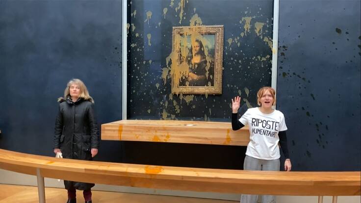 Activistas ambientales lanzan sopa contra la Mona Lisa en el Louvre