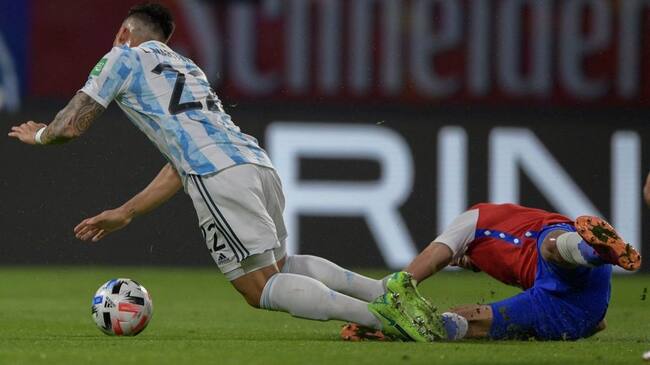 Chile's Guillermo Maripan (R) fouls Argentina's Lautaro Martinez in the area during their South American qualification football match for the FIFA World Cup Qatar 2022 at the Estadio Unico Madre de Ciudades stadium in Santiago del Estero, Argentina, on June 3, 2021. (Photo by Juan Mabromata / various sources / AFP) (Photo by JUAN MABROMATA/POOL/AFP via Getty Images)