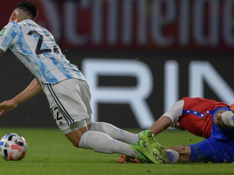 Chile's Guillermo Maripan (R) fouls Argentina's Lautaro Martinez in the area during their South American qualification football match for the FIFA World Cup Qatar 2022 at the Estadio Unico Madre de Ciudades stadium in Santiago del Estero, Argentina, on June 3, 2021. (Photo by Juan Mabromata / various sources / AFP) (Photo by JUAN MABROMATA/POOL/AFP via Getty Images)