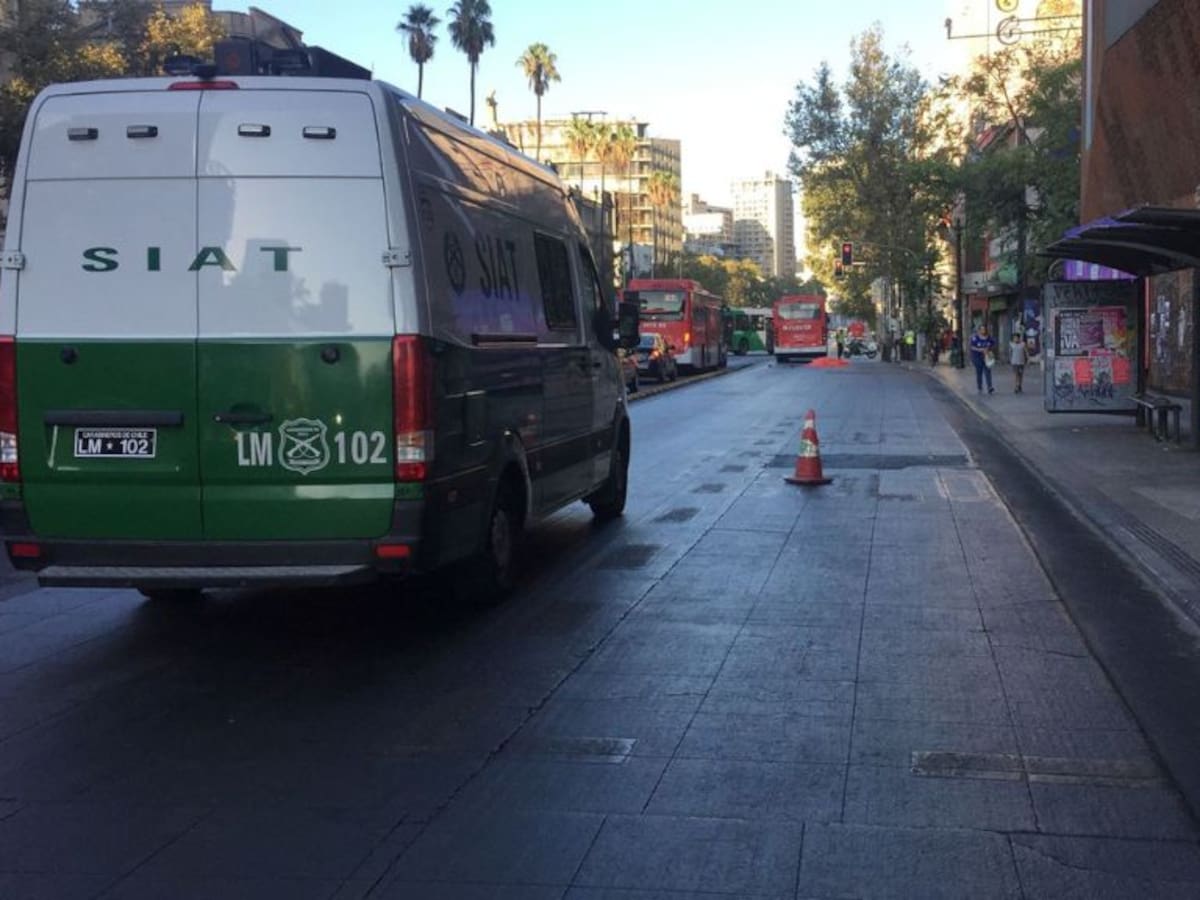 Hombre muere atropellado por bus del sistema Red en Santiago: se habría lanzado al corredor de buses