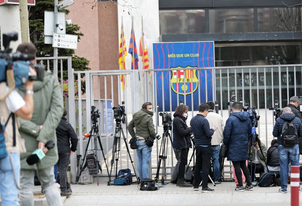 Medios indagan sobre la investigación que afecta al Barcelona