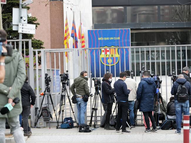 Medios indagan sobre la investigación que afecta al Barcelona