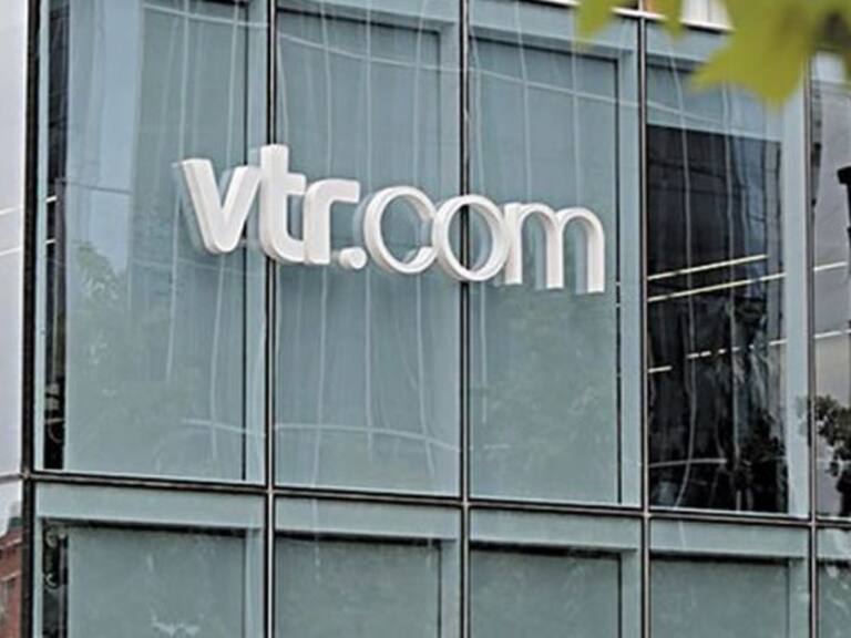 Usuarios de redes sociales reportan caída masiva en servicio de VTR