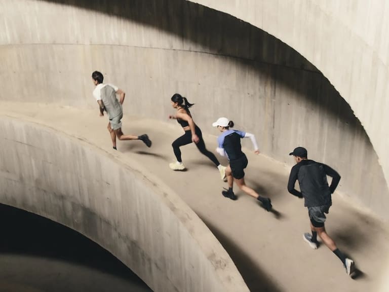 El nuevo fenómeno del running llega a Santiago: equipos se enfrentarán por un cupo a una final mundial