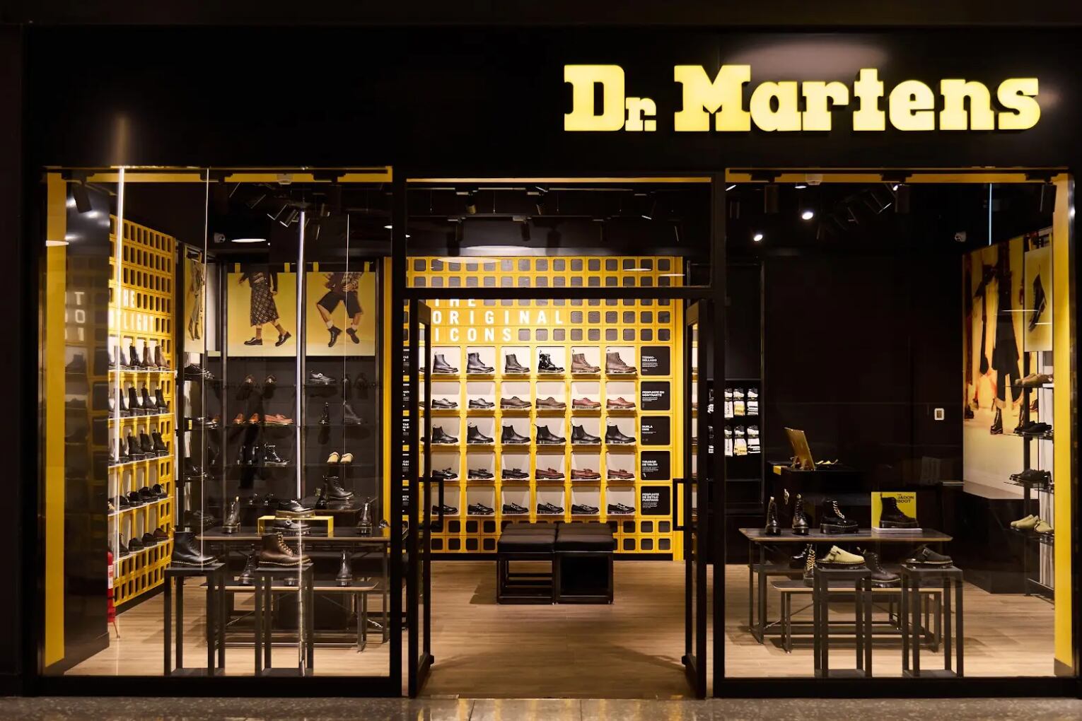 Así es la tienda de Dr. Martens en el mall Parque Arauco.