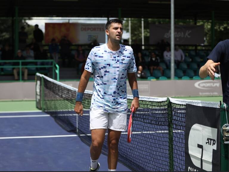 Tomás Barrios saca durísimo partido adelante y se mete en los cuartos de final del Challenger 100 de Temuco