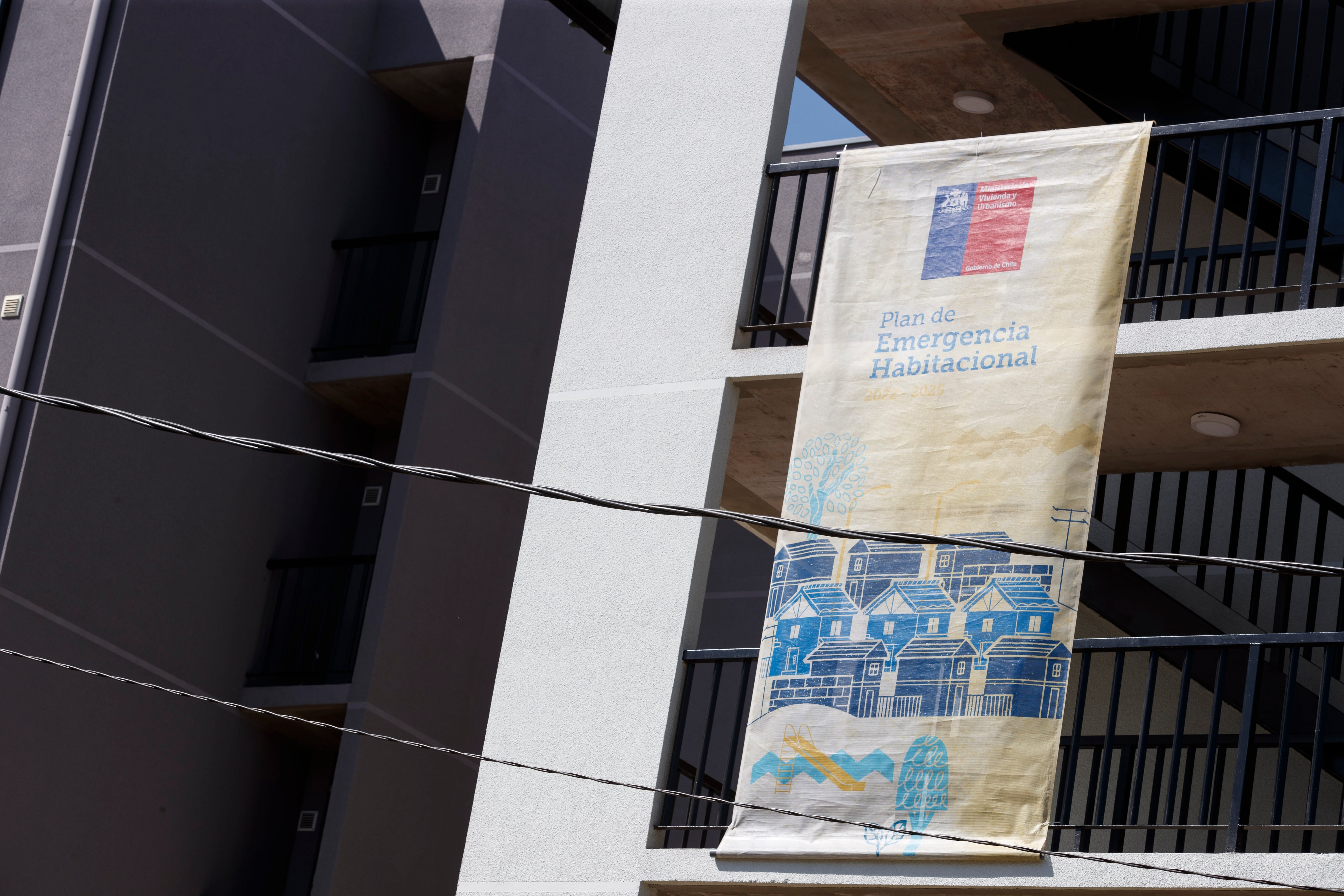 01 de febrero de 2024 / SANTIAGO
Conjunto habitacional Las Perdices.
Autoridades participan de la ceremonia de entrega de viviendas para 400 familias, que conforman el conjunto habitacional “Las Perdices” de Peñalolén, en el marco del avance del Plan de Emergencia Habitacional.
FRANCISCO PAREDES / AGENCIA UNO