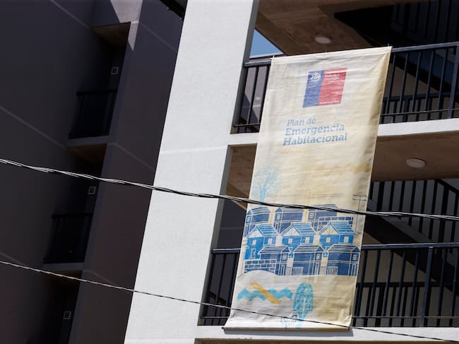 01 de febrero de 2024 / SANTIAGO
Conjunto habitacional Las Perdices.
Autoridades participan de la ceremonia de entrega de viviendas para 400 familias, que conforman el conjunto habitacional “Las Perdices” de Peñalolén, en el marco del avance del Plan de Emergencia Habitacional.
FRANCISCO PAREDES / AGENCIA UNO
