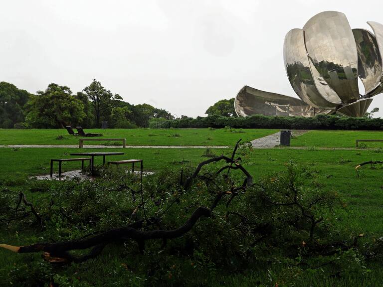 Trágico temporal que azotó a Argentina derribó parte de turístico y conocido monumento en Buenos Aires