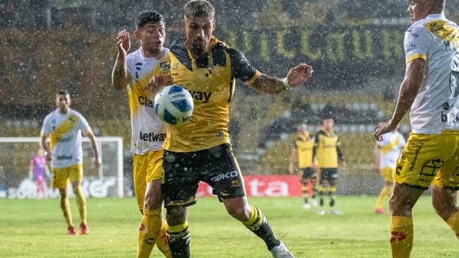 Coquimbo Unido rescata un empate con 10 jugadores ante Everton