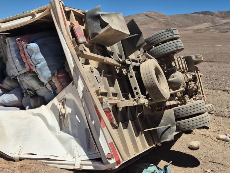 Histórico decomiso tras accidente en Antofagasta: camión volcado deja al descubierto cuatro toneladas de drogas
