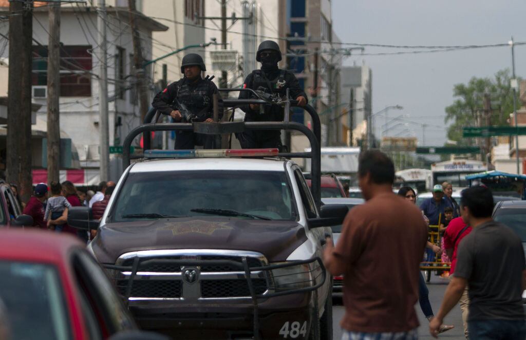 Fuerzas de seguridad de México patrullan las calles de Nuevo Laredo