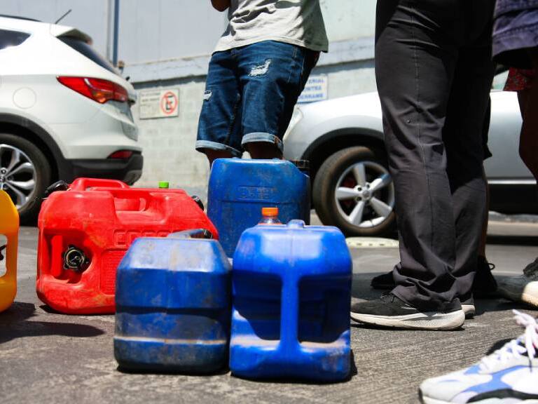 Informan prohibición de comprar combustible en bidones para ocho regiones del país