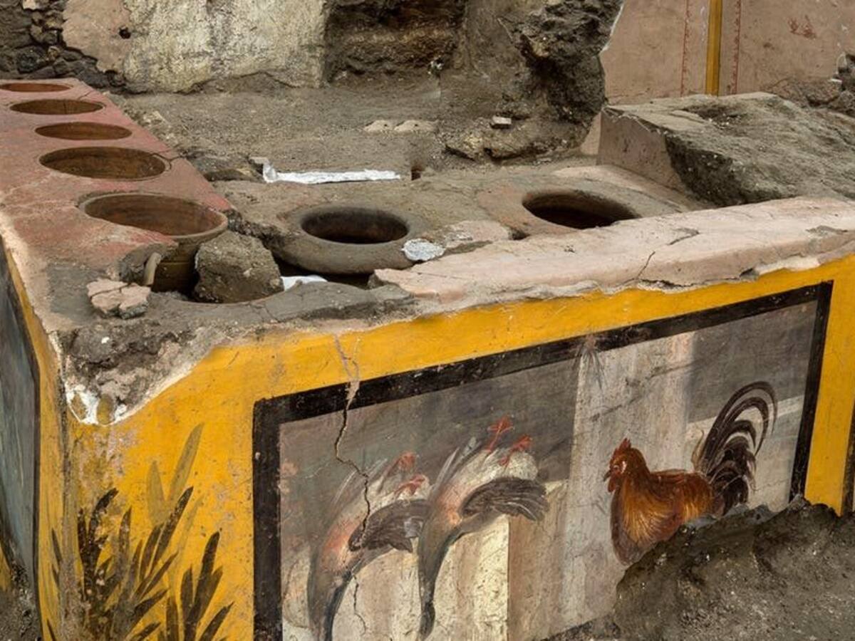 Arqueólogos descubren prácticamente intacto un local de comida al paso en las ruinas de Pompeya