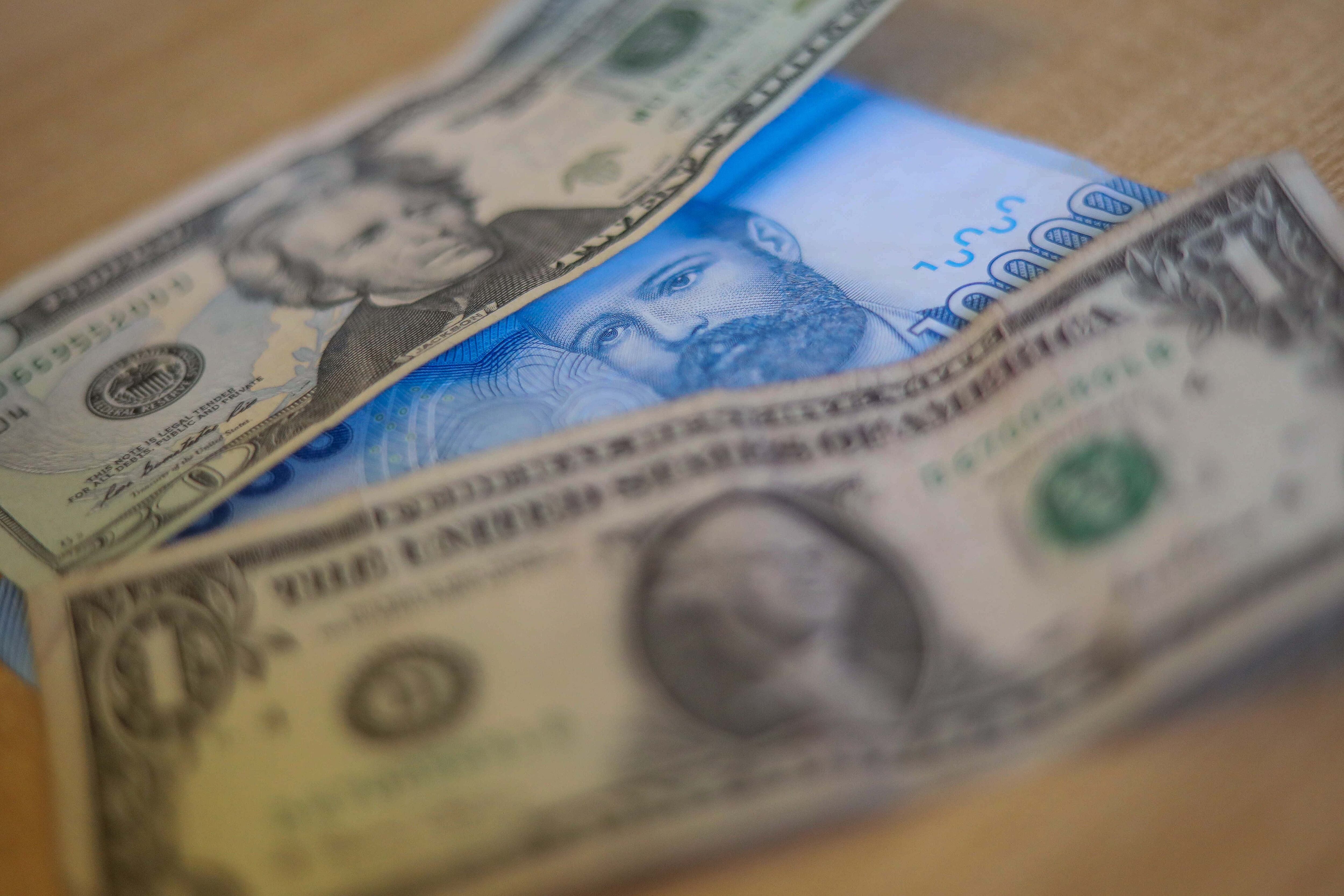 8 de Mayo del 2023/SANTIAGO
El peso chileno se posesiona y el dólar abre a la baja tras los resultados de la elecciones de Consejeros Constitucionales.
FOTO: SEBASTIAN BELTRAN GAETE / AGENCIUNO