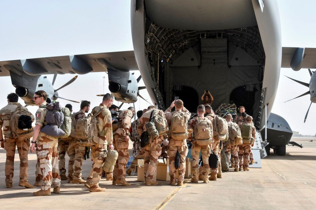 El último grupo de militares de Francia que deja el territorio de Níger por decisión de la junta provisoria.