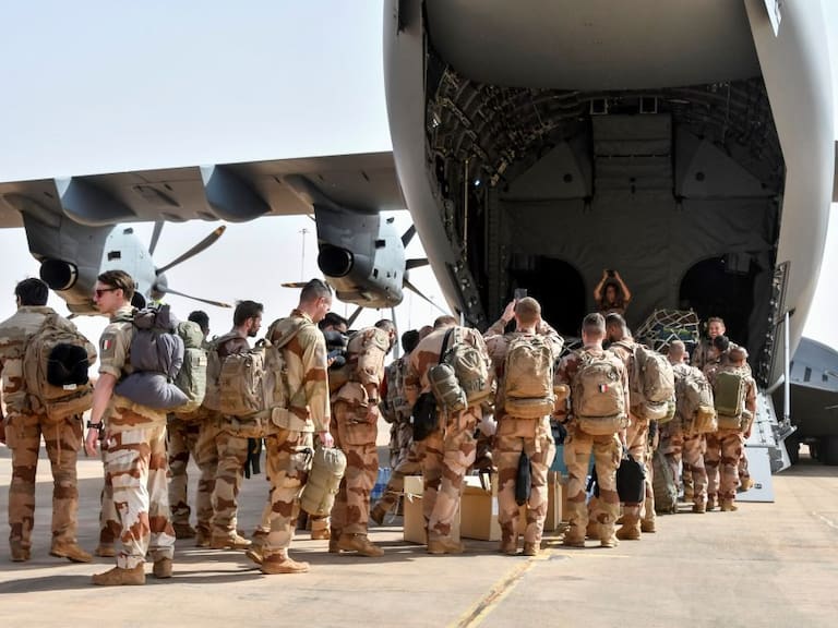 El último grupo de militares de Francia que deja el territorio de Níger por decisión de la junta provisoria.