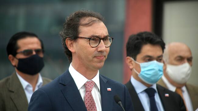 19 DE NOVIEMBRE DE 2020/SANTIAGO
El ministro de Educación, Raúl Figueroa, informa la fecha del regreso a clases para el 2021, en compañía de autoridades, representantes de municipios y colegios, en el Ministerio de Educación, Santiago.
FOTO: AILEN DÍAZ /AGENCIAUNO