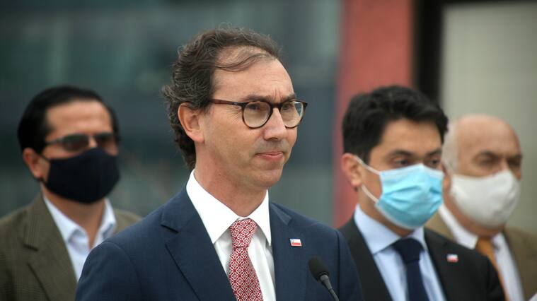 19 DE NOVIEMBRE DE 2020/SANTIAGO
El ministro de Educación, Raúl Figueroa, informa la fecha del regreso a clases para el 2021, en compañía de autoridades, representantes de municipios y colegios, en el Ministerio de Educación, Santiago.
FOTO: AILEN DÍAZ /AGENCIAUNO
