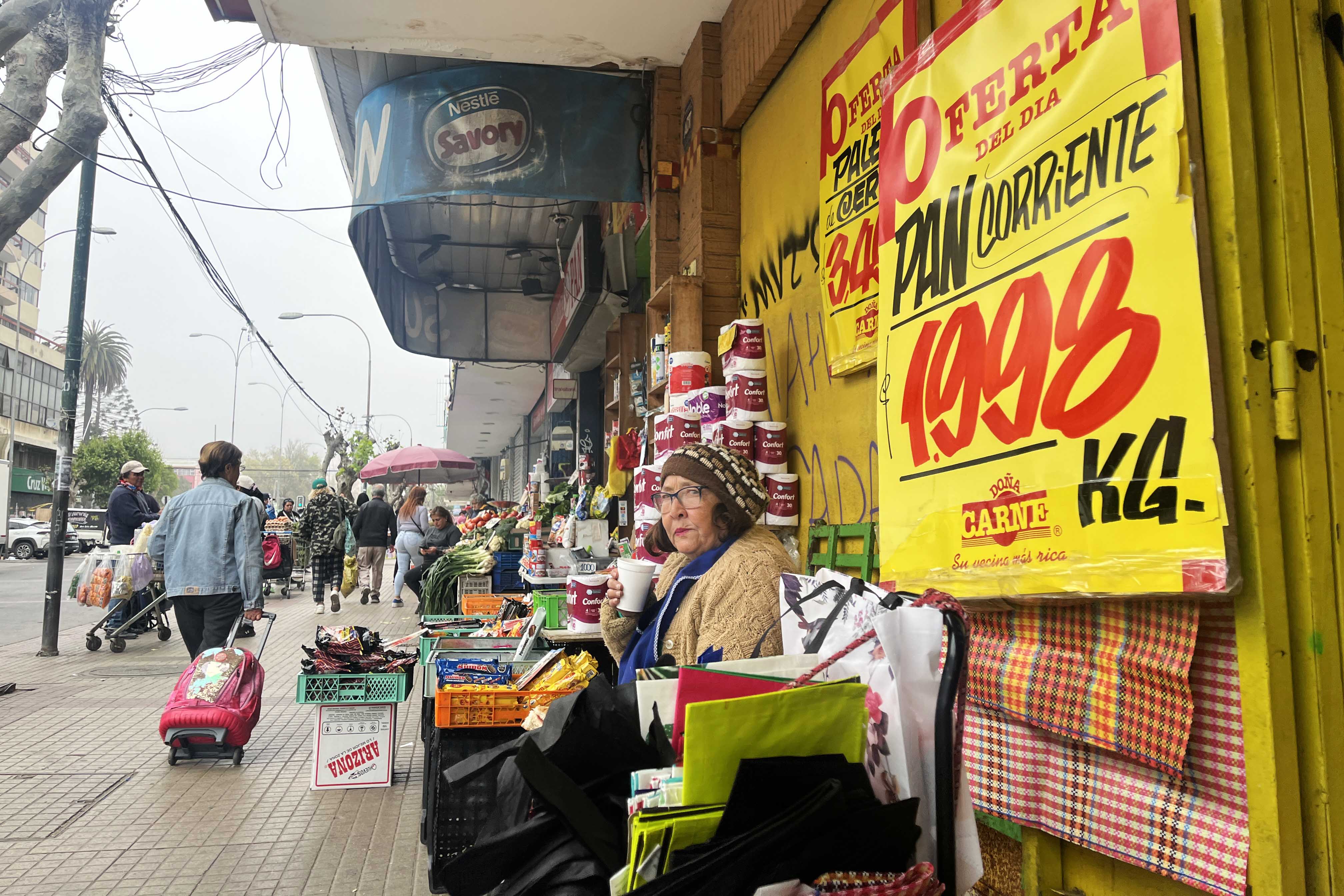 08 de octubre de 2025/ VALPARAISOComercio ambulante  se registra en la Avenida Pedro Montt de Valparaíso.
FOTO: AGENCIAUNO