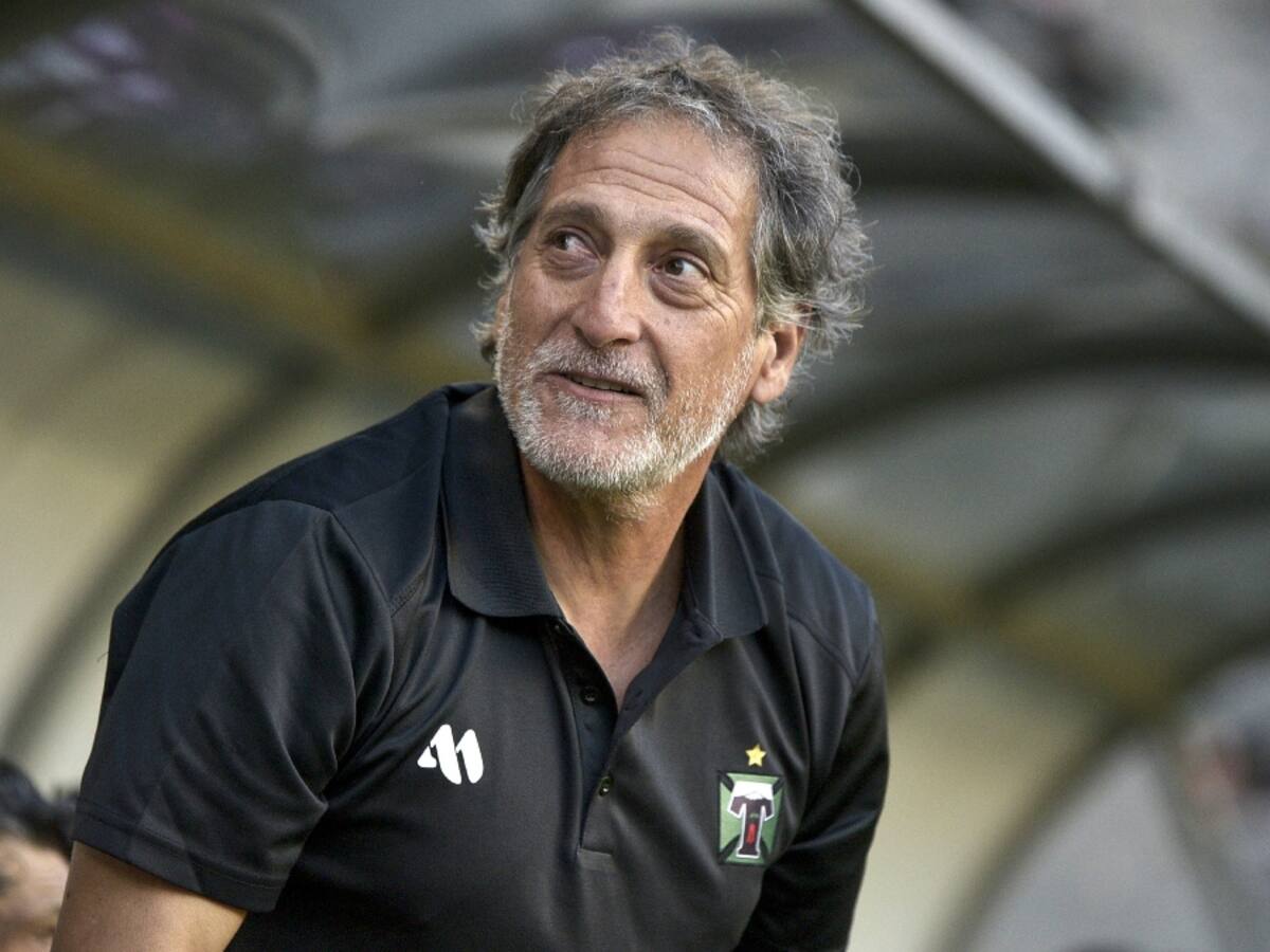 Giro en el futuro de Mario Salas: es opción para dirigir a club que jugará la Copa Libertadores