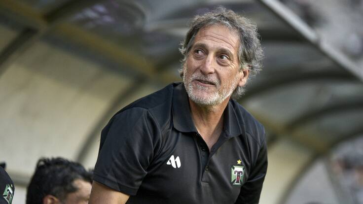 Giro en el futuro de Mario Salas: es opción para dirigir a club que jugará la Copa Libertadores