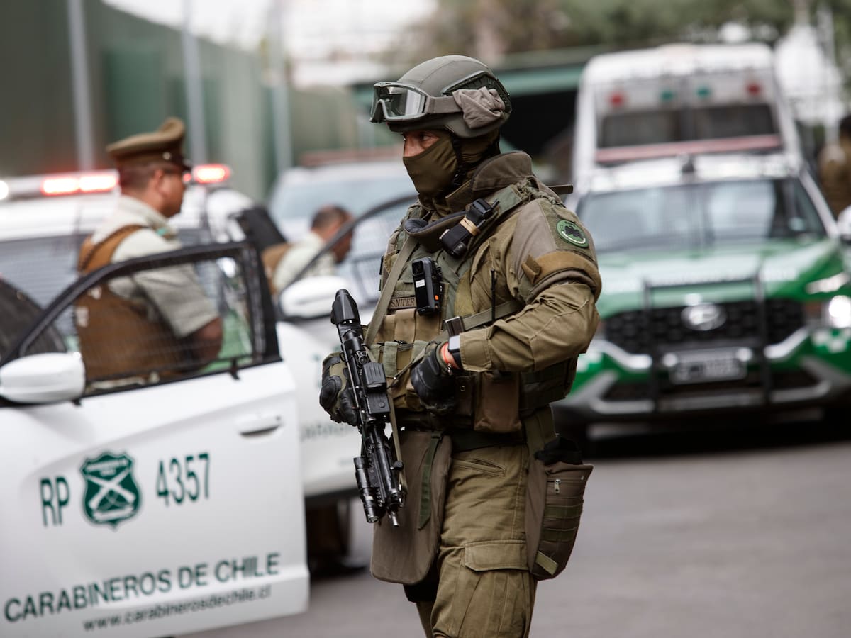 Con helicóptero incluido: Carabineros recupera dos vehículos robados tras extensa persecución por Lo Prado y Pudahuel
