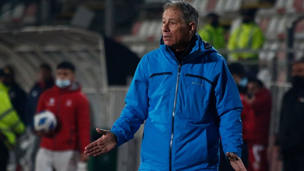 Ariel Holan, crítico del momento de la UC: "Estamos muy lejos del nivel de juego que este equipo puede dar"