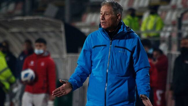Ariel Holan, crítico del momento de la UC: "Estamos muy lejos del nivel de juego que este equipo puede dar"