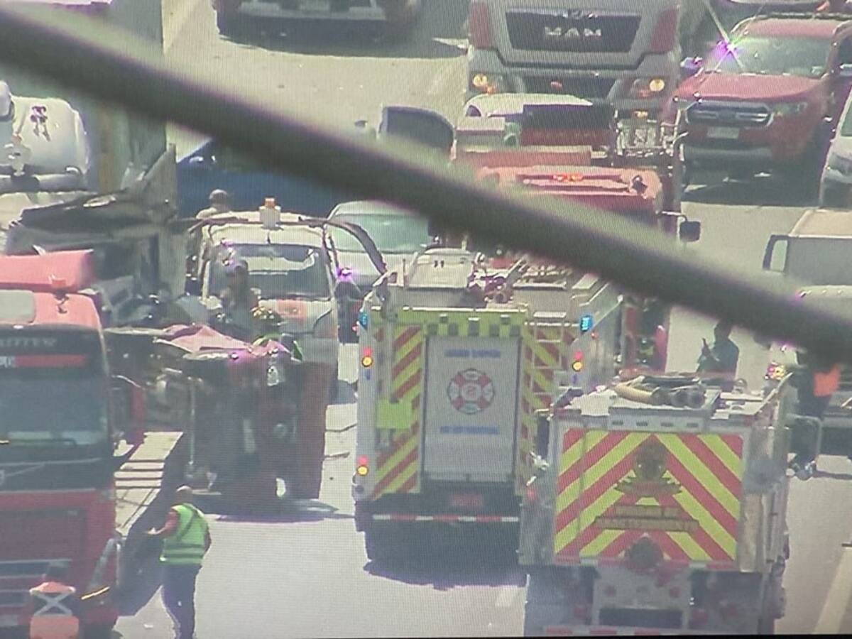 Colisión múltiple en Vespucio Norte deja un fallecido y varios heridos