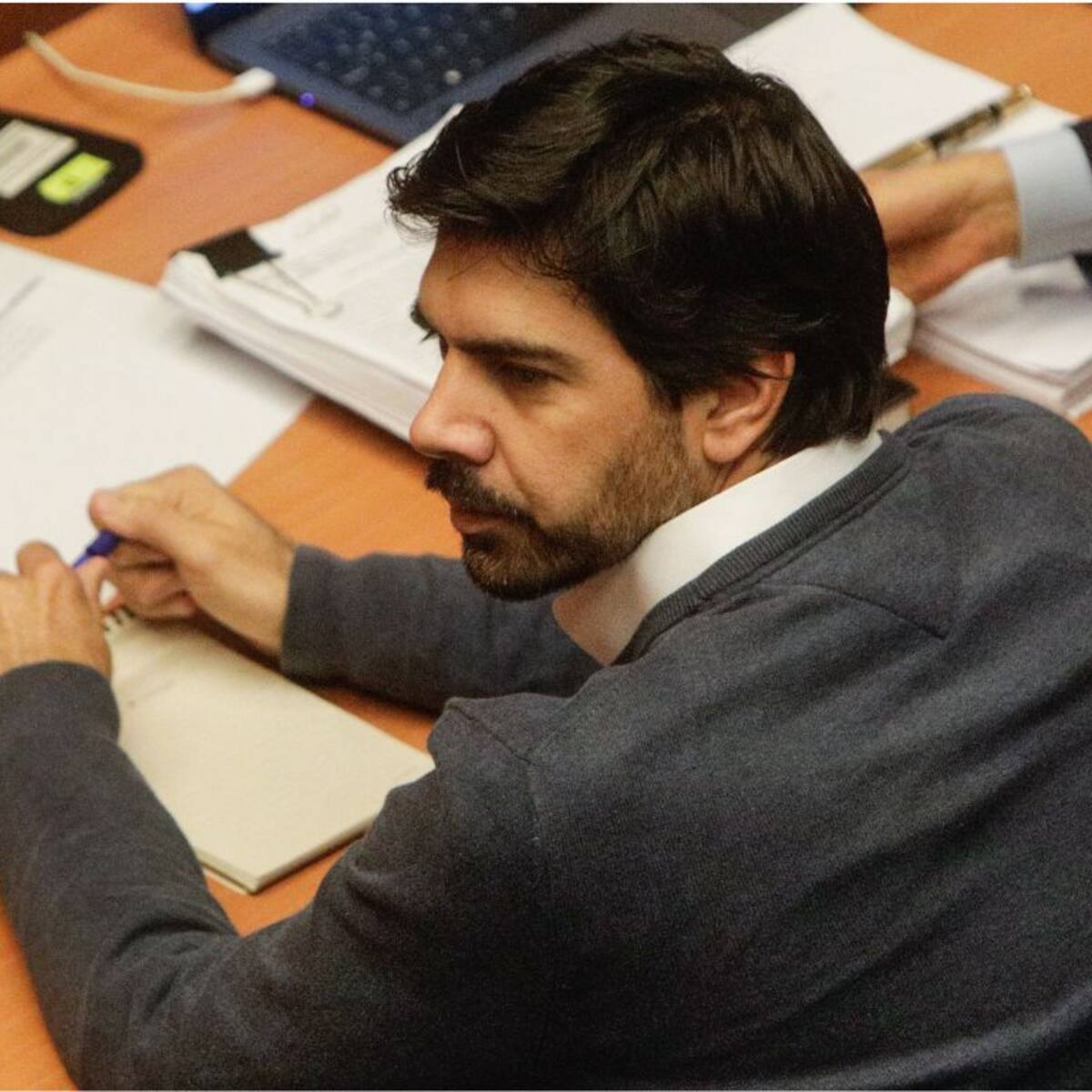 Caso Joaquín Lavín León: dueño de imprenta queda con arresto domiciliario nocturno tras admitir boletas falsas