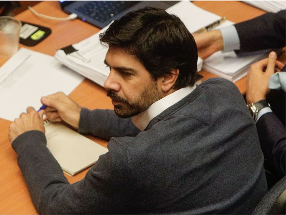 Caso Joaquín Lavín León: dueño de imprenta queda con arresto domiciliario nocturno tras admitir boletas falsas
