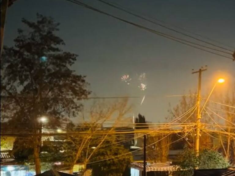 Lanzan fuegos artificiales en las cercanías del Estadio Nacional en medio de funeral de alto riesgo