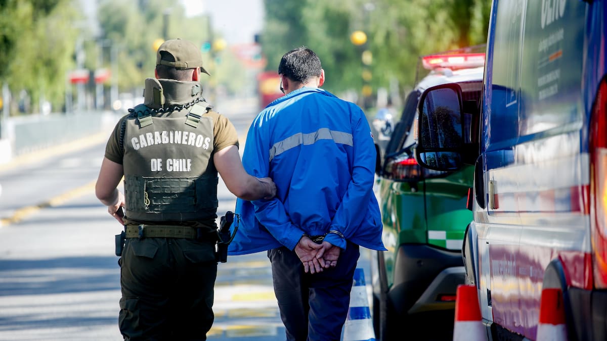 Detienen a sujeto acusado de matar de 50 puñaladas a un hombre en silla de ruedas en Recoleta