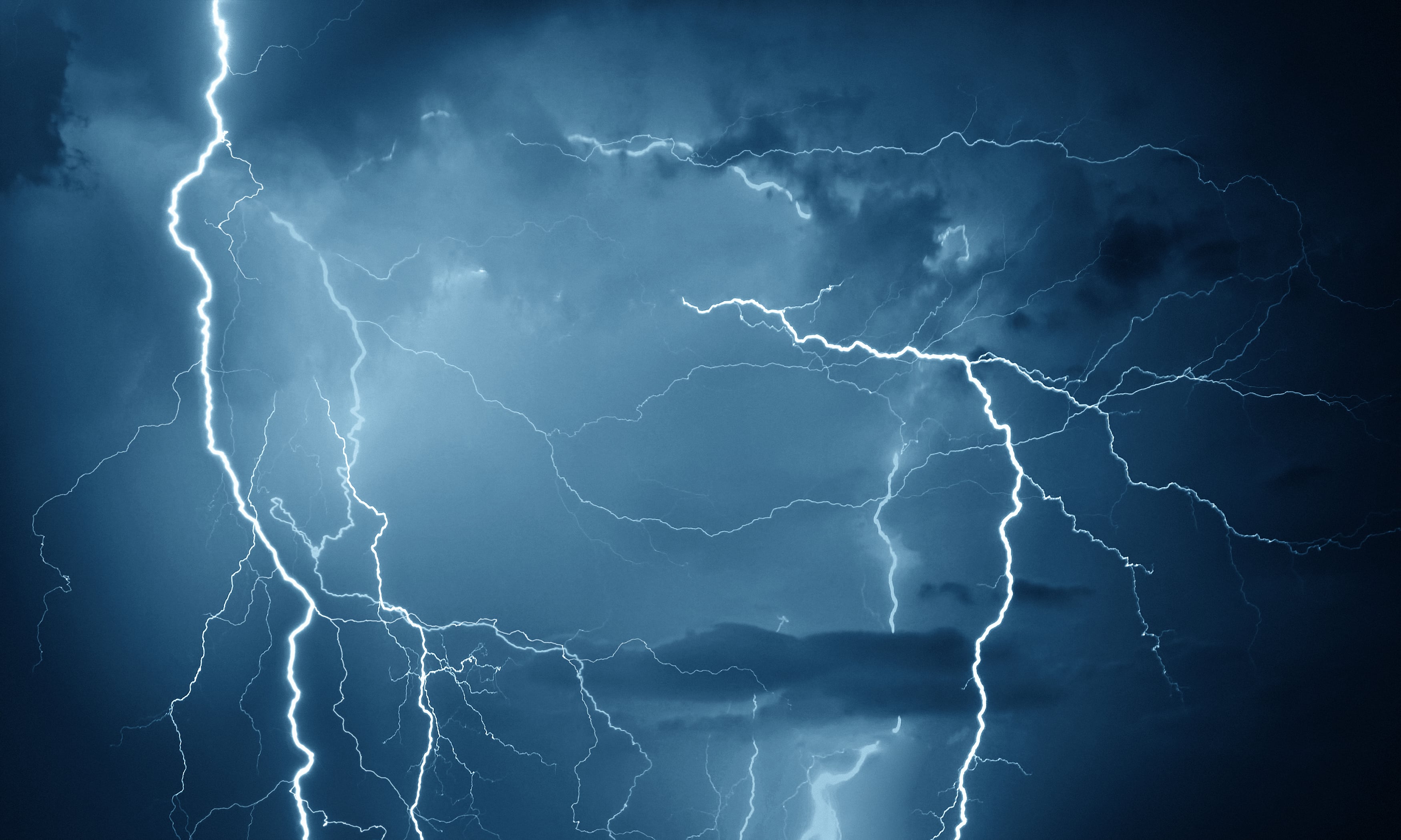 Tormentas eléctricas y lluvia