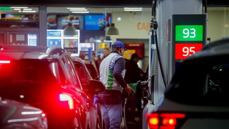 Gobierno anuncia baja de $100 en gasolinas