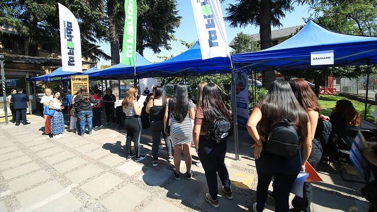 FACH ofrece 160 cupos laborales en jornada de reclutamiento en La Florida: desde trabajar en servicios a ser infantería