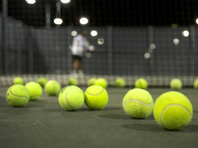 ¿Cuál es la diferencia entre las pelotas de tenis y las de padel?