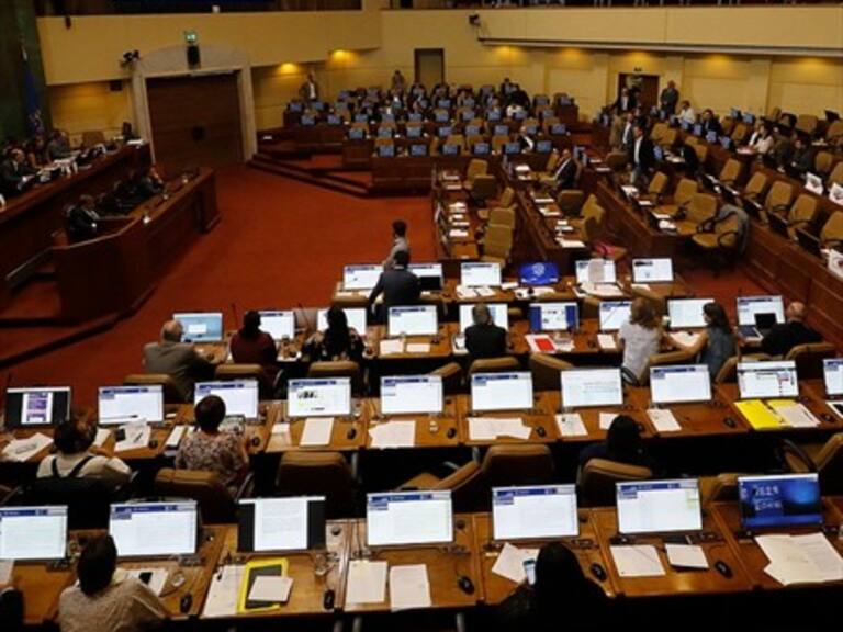 Diputado Winter y otros miembros del FA y el PS sacaron su firma de fallida iniciativa del PC