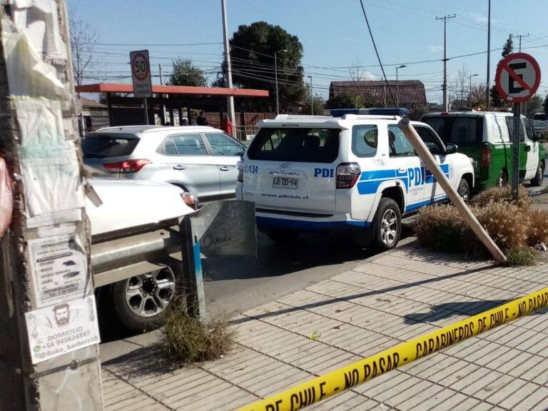 Hombre fue encontrado muerto al interior de un automóvil en Estación Central
