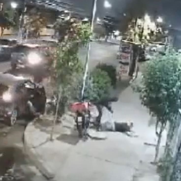 Disparo al aire y encañonado: conductor sufre violento robo de su auto afuera de local de sushi en Puente Alto