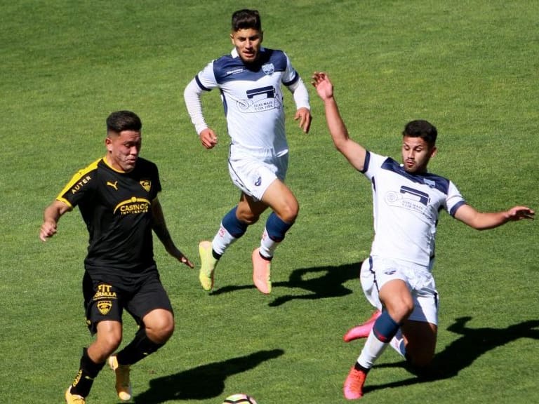 04 DE ENERO DE 2021/CONCEPCIONPartido valido por el Campeonato de Segunda Division 2020, entre Fernandez Vial y Deportes Recoleta, disputado en el Estadio Ester Roa.
FOTO: DANIEL PINO/AGENCIAUNO