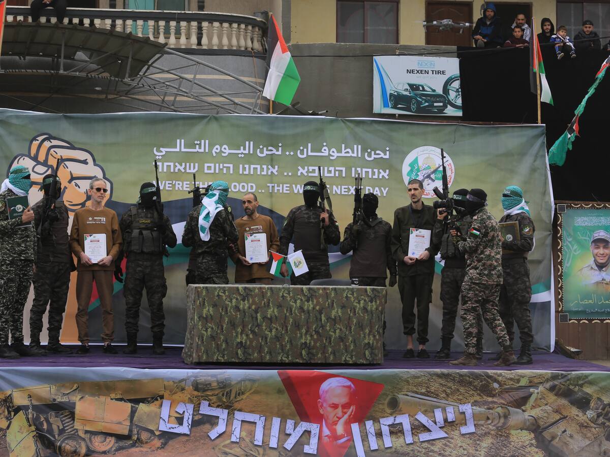 Conflicto en Gaza: Hamás anuncia que aplazará indefinidamente la liberación de rehenes israelíes