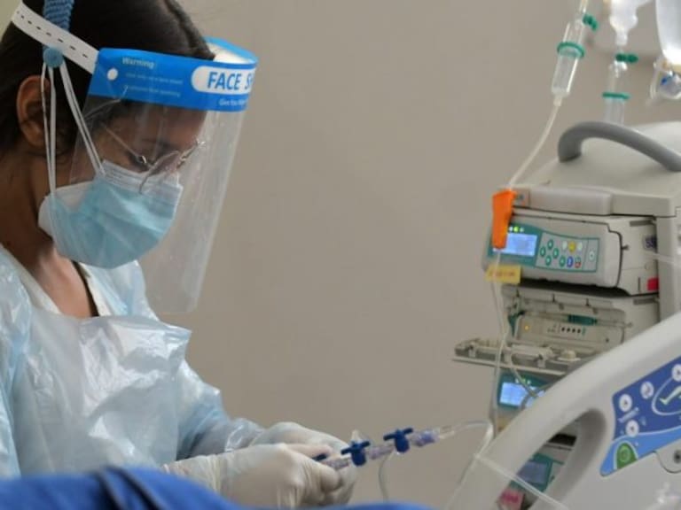 Ministerio de Salud confirmó 33 fallecidos y 1.813 nuevos casos de covid-19 en Chile | Agencia Uno