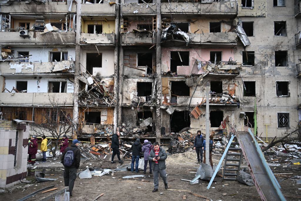 Daños en un edificio en Kiev tras incendio provocado tras caída de un aparato
