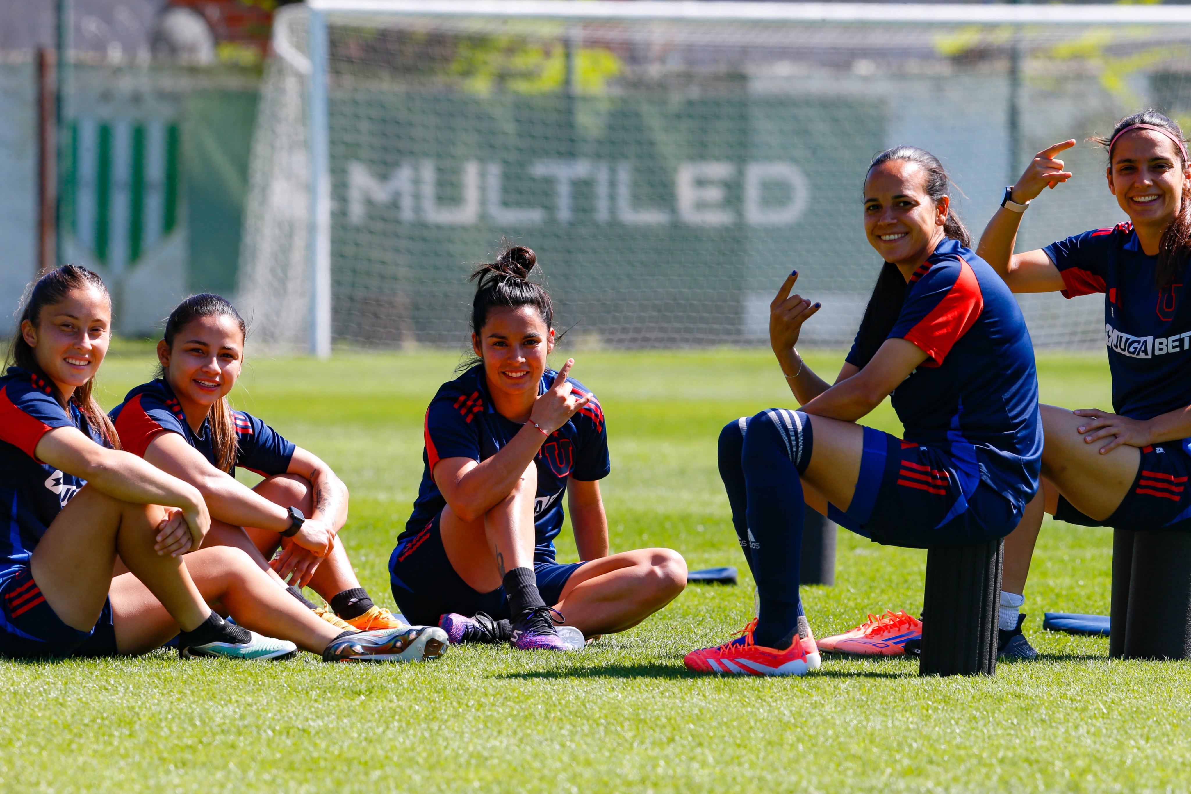 El plantel de la U femenina espera por su debut en la Copa Libertadores
