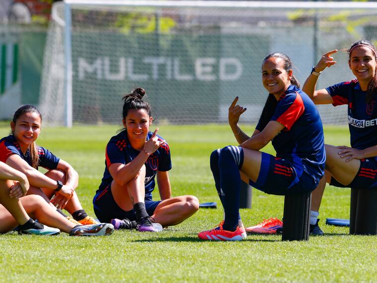El plantel de la U femenina espera por su debut en la Copa Libertadores