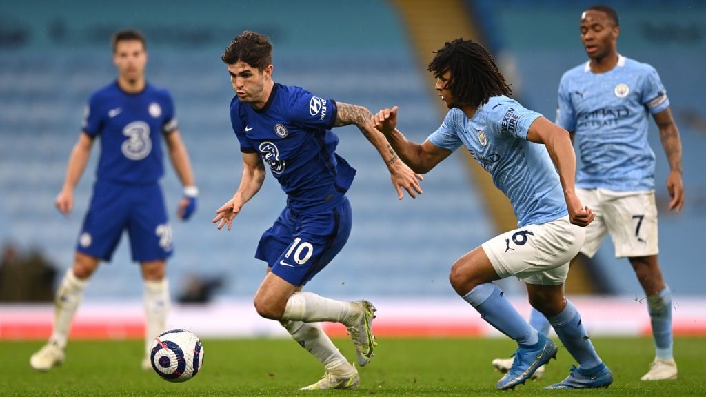 MANCHESTER, ENGLAND - MAY 08: Christian Pulisic of Chelsea is breaks away from Nathan Ake of Manchester City during the Premier League match between Manchester City and Chelsea at Etihad Stadium on May 08, 2021 in Manchester, England. Sporting stadiums around the UK remain under strict restrictions due to the Coronavirus Pandemic as Government social distancing laws prohibit fans inside venues resulting in games being played behind closed doors. (Photo by Shaun Botterill/Getty Images)