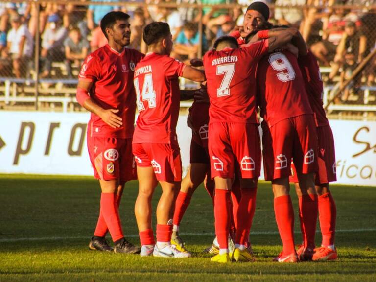 Deportes La Serena goleó a Santiago Morning como forastero y alcanzó a San Luis en el liderato de la Primera B