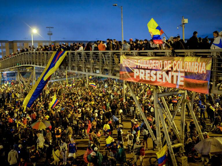Masiva manifestación en contra del gobierno de Duque en Bogotá